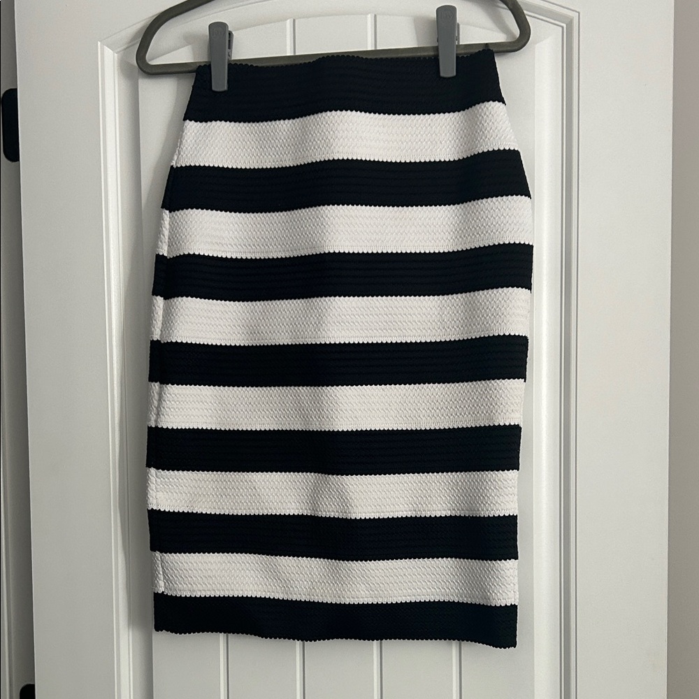 Express Black and White Skirt size M